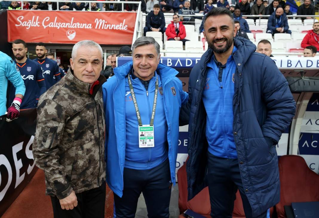 Rıza Çalımbay eşofmanı çıkarıp o üniformayı giydi! Bakın neden... 7